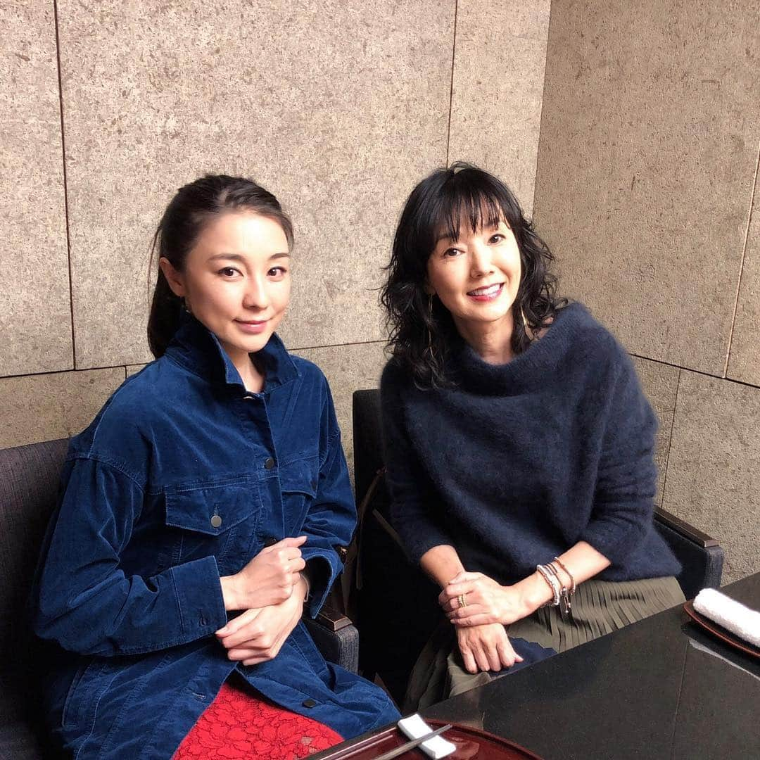 伊藤歩さんのインスタグラム写真 - (伊藤歩Instagram)「いつもキラキラ真帆さん✨大好きです❤️#actress#japaneaseactress#asianactress#happytogolucky#lovejapan#japaneseculture#tokyolife#ayumiito#東京生活#日本が好き#大好きな人#キラキラ#とよた真帆 さん #女優#伊藤歩#キメ顔#手が#いーとー巻き巻き」10月28日 11時16分 - ayumi__ito