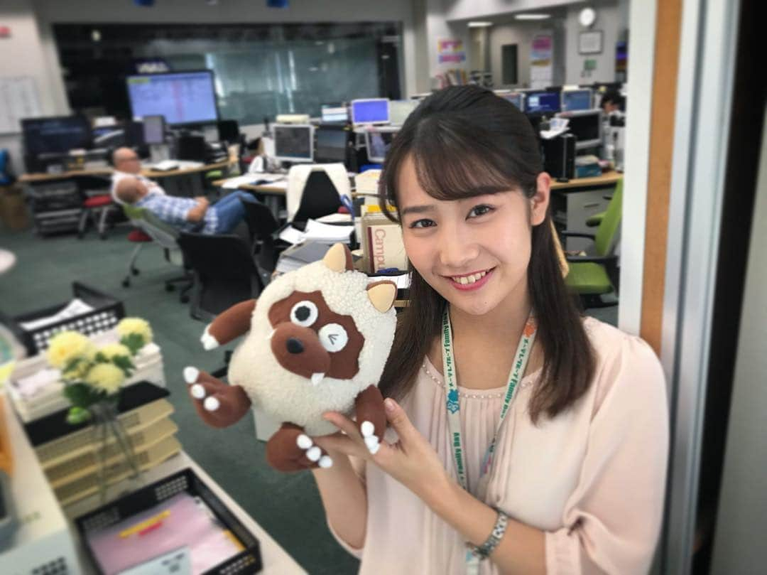 島津咲苗さんのインスタグラム写真 - (島津咲苗Instagram)「今日はニュース担当です。 皆さん、日曜日は何をして過ごされているのでしょうか・・・😌☁️ #ウルフィー #ウインク上手 #メーテレ #報道フロア #島津咲苗」10月28日 14時08分 - sanae_shimazu