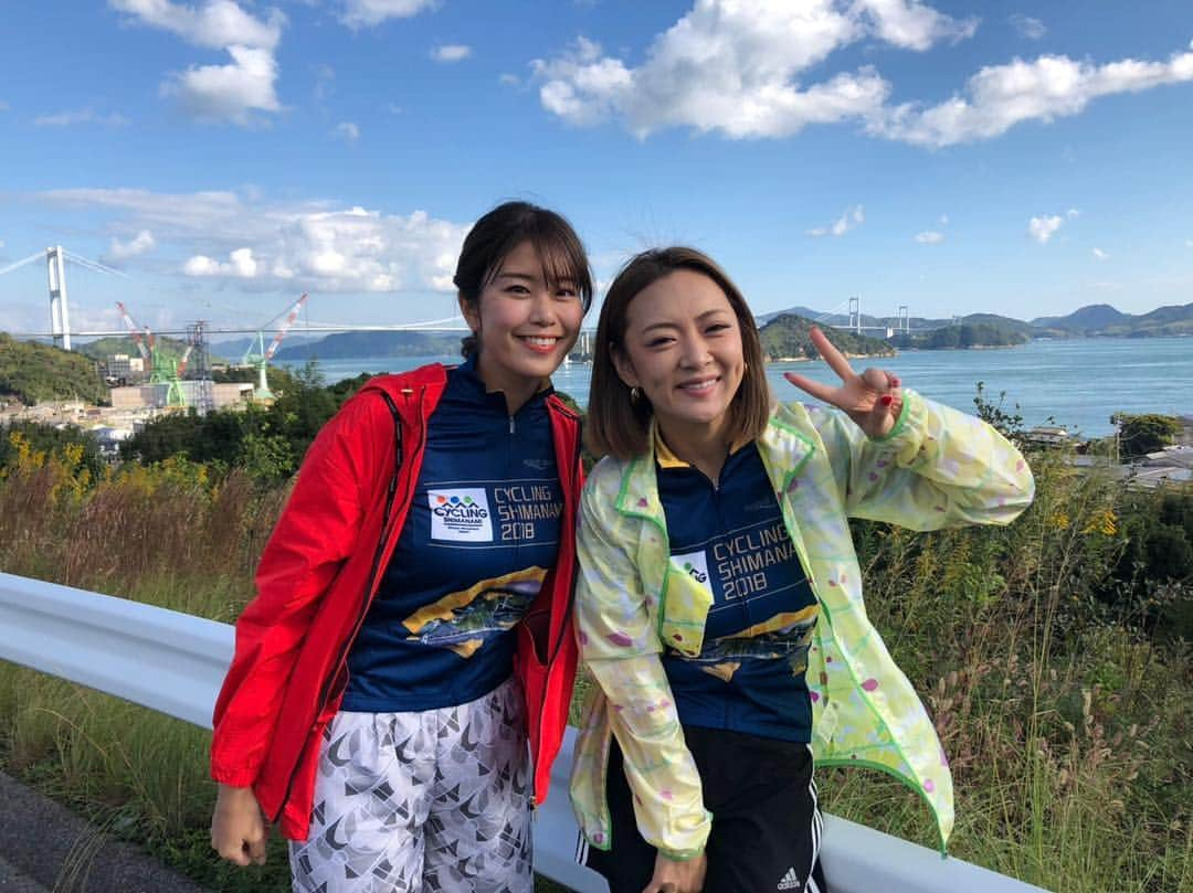 稲村亜美さんのインスタグラム写真 - (稲村亜美Instagram)「今日はサイクリングしまなみ2018でしたーーー🚴‍♂️自然豊かで天気もよく気持ちよかったです！でもはじめて30キロも走ったのでクタクタです、、、🤦‍♂️❤️ご一緒したみかんさんと😍衣装はsportswear #lecoqsportif shoes #brooks です！」10月28日 16時54分 - inamura_ami