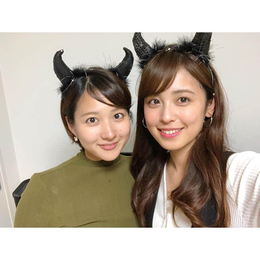 久慈暁子さんのインスタグラム写真 - (久慈暁子Instagram)「* めざましメンバーで Halloween Party🎃👻 沢山食べ過ぎて夜ご飯は 食べられなくなりました🤤笑 頭につけているクモで ずっと爆笑していた気がします🕷🤣笑 * #Halloween #party #おうちハロウィン  #ジンジャエールで乾杯  #亜子さんとデビルの耳一緒😈 #めざましテレビ」10月28日 18時55分 - kuji_akiko