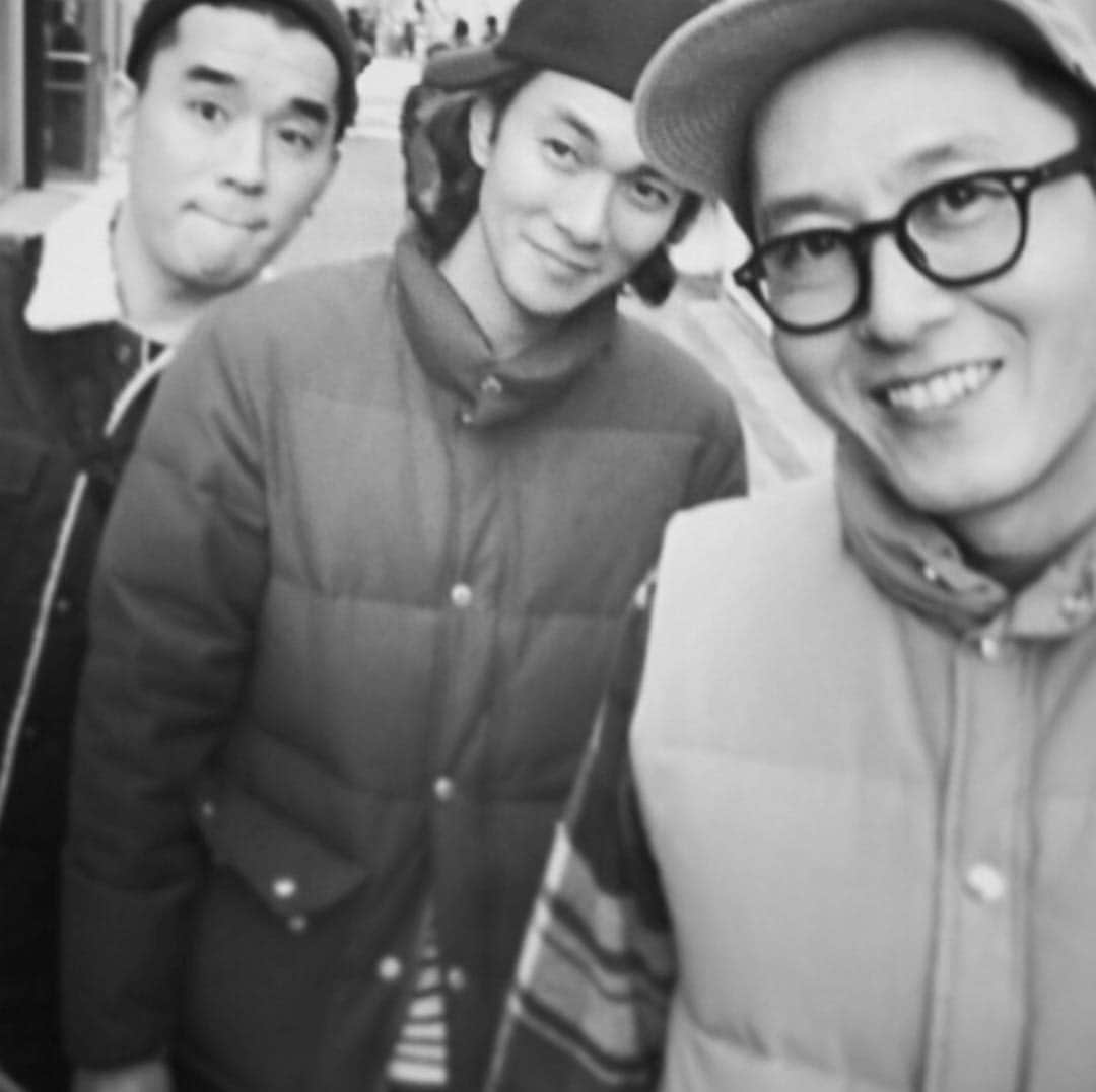 イ・ギュハンのインスタグラム：「지금도 헬스장에 가면 옷가게를 가면 또 어디든 가면... 규자야~~~ 라고 불러주실거 같은데... 형이 안계시다는 것도... 일년이 지나갔다는 것도... 아직 실감이 나질 않네요... 보고싶어요 주혁이형...」