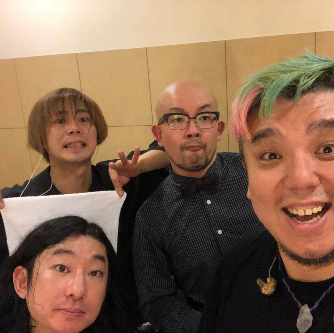 DUTTCHさんのインスタグラム写真 - (DUTTCHInstagram)「本日は、高橋優くんのサポートで、 unBORDE LUCKY 7TH TOUR in 名古屋 でした。  めっちゃ手の数の声の大きさに こっちまで、テンションあげられました。  感謝。  #高橋優 #unborde #チーム高橋 #お願いしましたシリーズ」10月28日 20時40分 - uzmkduttch