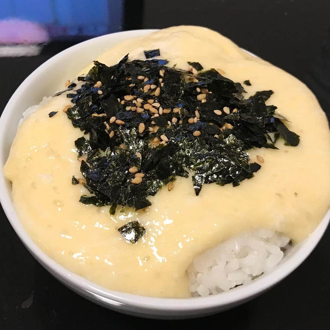 金丸竜児さんのインスタグラム写真 - (金丸竜児Instagram)「今日は気持ちが良い秋晴れでしたので、自然薯掘りに行ってきました(^^)v  苦労した甲斐あってバリうまです‼︎ 1年に2回位は良いですよねー(^^)（笑）  あっ、念の為、掘りに入った山は国有林で掘った穴もその後、綺麗に埋めております^ ^  #自然薯 #自然薯掘り #国有林 #掘った後は綺麗に埋めましょう #山芋 #山イモ #金丸竜児」10月28日 21時31分 - kanamaru_ryuji