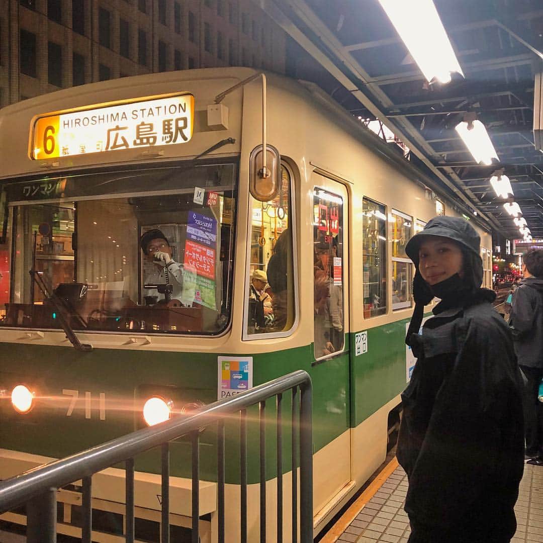 SHINeeさんのインスタグラム写真 - (SHINeeInstagram)「ライブ後、#広島 の街並みを楽しんだテミン！ #路面電車 にも初めて乗りました〜☆*。 #テミンの想い出帳 #テミン #TAEMIN #SIRIUS」10月28日 21時55分 - shinee_jp_official