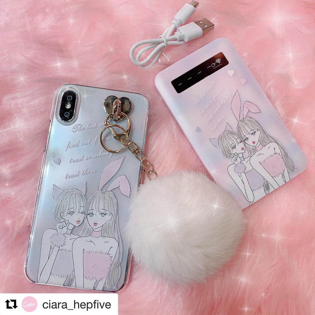 YUKKOのインスタグラム：「#Repost @ciara_hepfive with @get_repost ・・・ NEW IN✨ . CAT_BUNNY . . webのみで販売されていた商品が店頭でも販売開始となりました♡ ピンクとラベンダーのグラデーションが入っていてとても可愛いです🐻♥️ ファーチャームとの組み合わせが🙆🏻‍♀️✨ 是非店頭でお試しくださいませ💖 . . #シアラ #ciara #iphoneケース #iPhonecase #iPhonexs iPhone #スマホケース #バッテリー #かわいい #量産型 #量産型ヲタク #可愛すぎるiphoneケース #スマホチャーム #カバンの中身」
