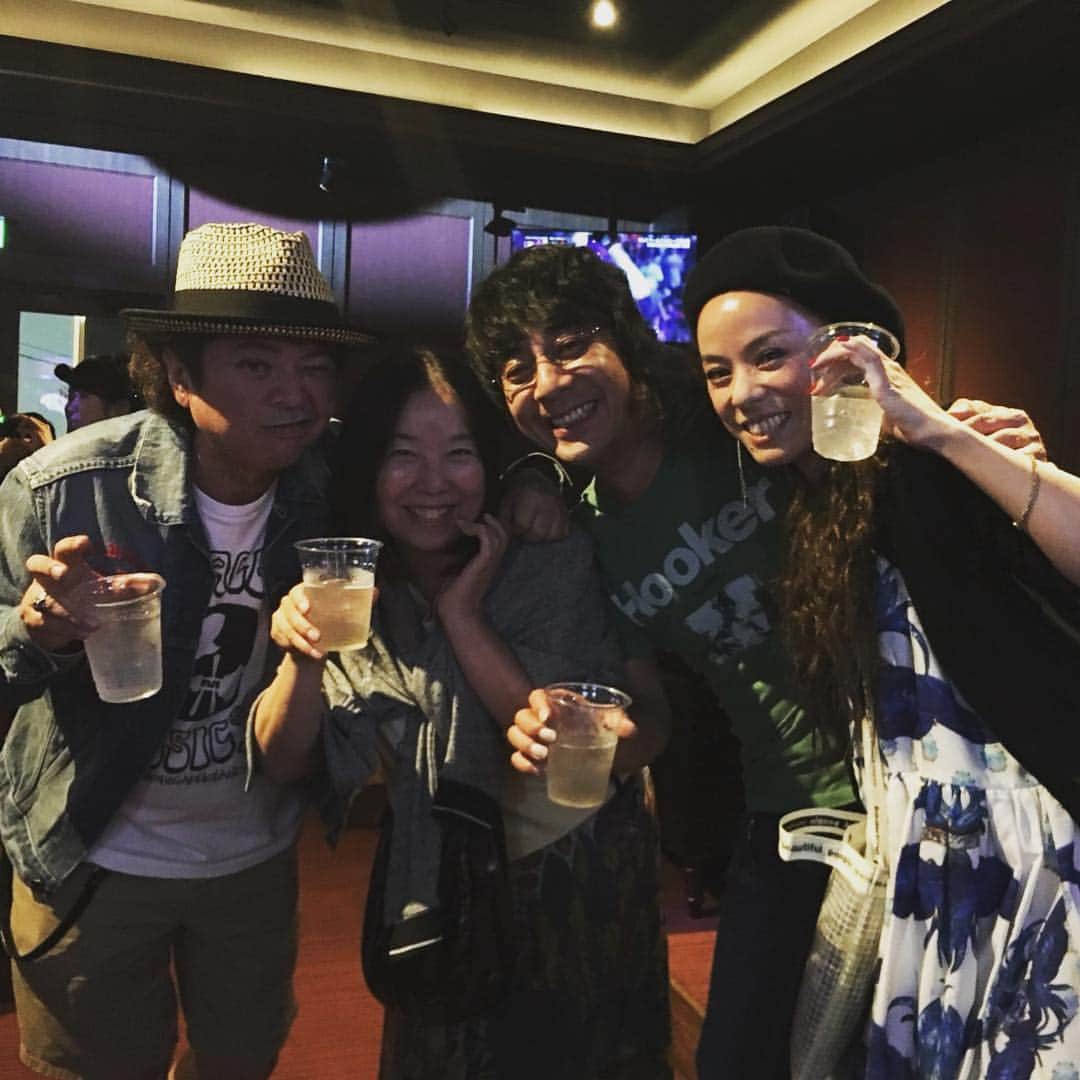 azumiのインスタグラム：「うわー！ママ！15年ぶりー！BEGIN優さんと山さんと！ #BEGIN #島袋優 #山崎まさよし #azumi #宮古島ミュージックコンベンション #チルドレン」