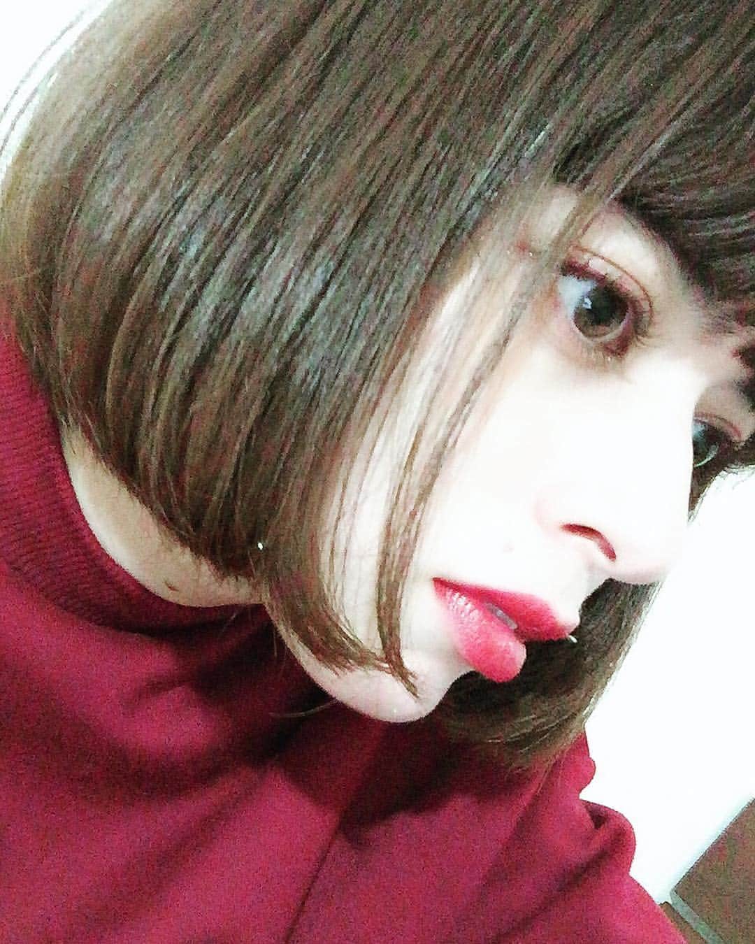 のインスタグラム：「ハローアゲイン ボブ✂️ #shorthair #shortbob #salonmodel #makeup #cosmetics #helloagain #model #bob #style #mood #redlips #haircut #cutmodel #shooting #selfie  #l4l #f4f #サロンモデル #ボブ #ショート #ショートボブ #自撮り #ひさびさ #撮影 #モデル #雑誌 #どこかなー #🥀 #💄」