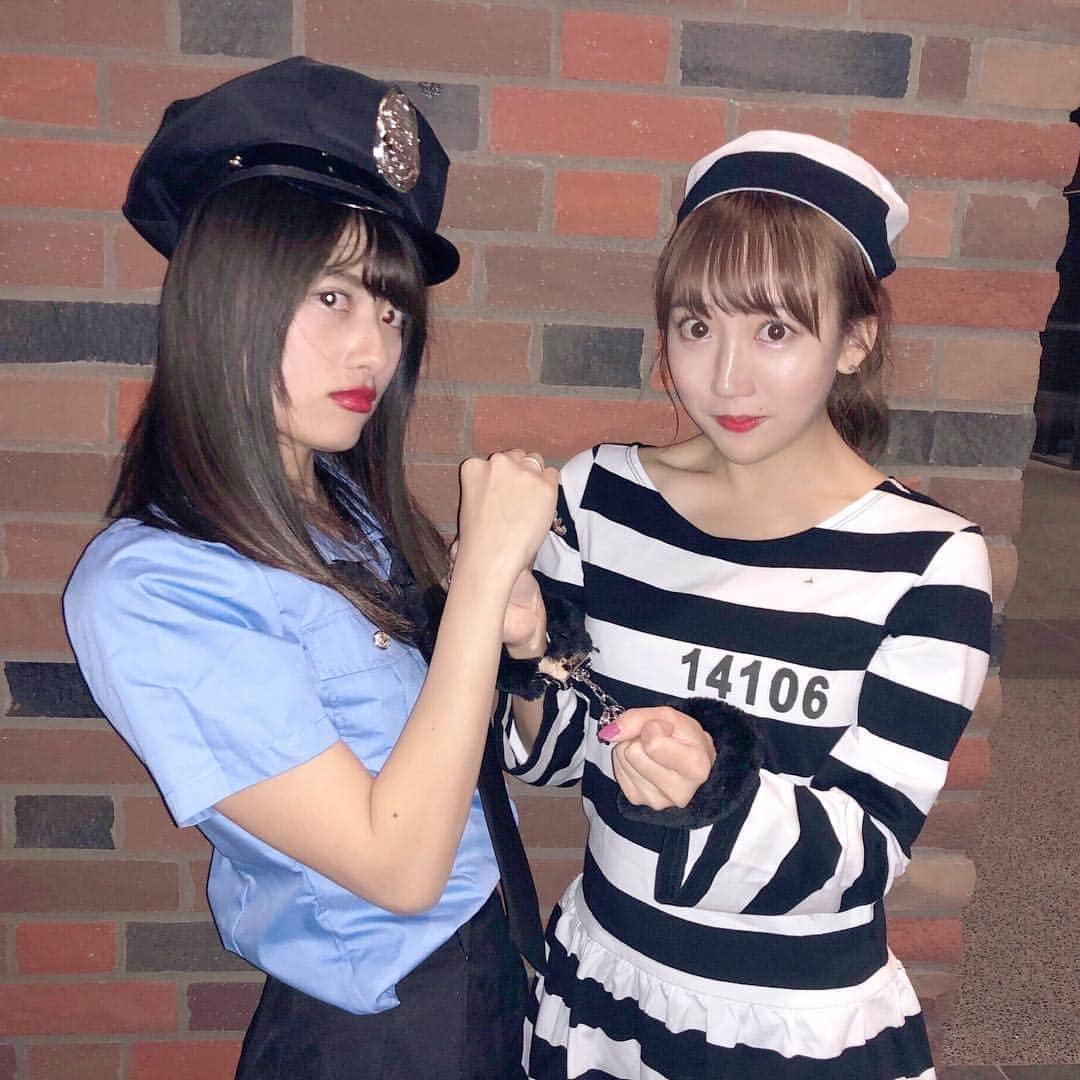 大野真昂のインスタグラム：「☺︎ ・ ハロウィン仮装をしてTikTokを撮りました🎃 最後のリツイート対決なので、Twitterの固定ツイートをリツイートしていただけると嬉しいです😭💕 ・ いつみポリスに捕まった囚人😂🚨」