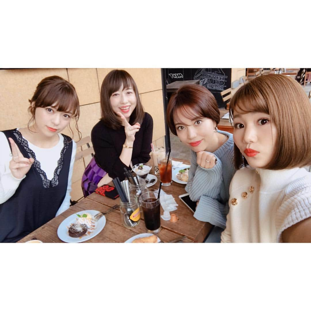 佐藤優里亜さんのインスタグラム写真 - (佐藤優里亜Instagram)「食欲とおしゃべりの秋...🍁 ・ みんなそれぞれ個性的で面白くて綺麗で内面も素敵で刺激的☺️❤️❤️ ・ #UUUM」10月28日 23時25分 - yuriang_