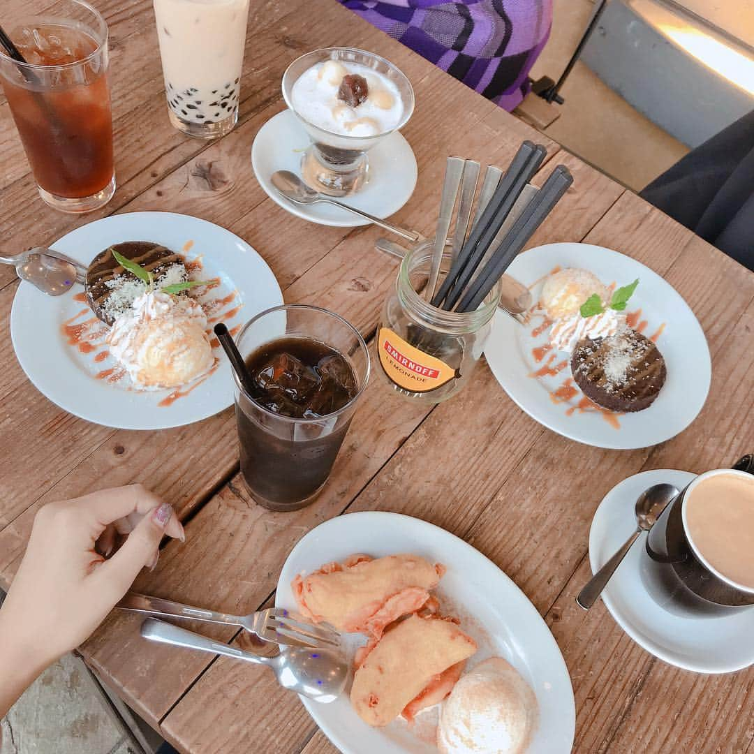 佐藤優里亜さんのインスタグラム写真 - (佐藤優里亜Instagram)「食欲とおしゃべりの秋...🍁 ・ みんなそれぞれ個性的で面白くて綺麗で内面も素敵で刺激的☺️❤️❤️ ・ #UUUM」10月28日 23時25分 - yuriang_