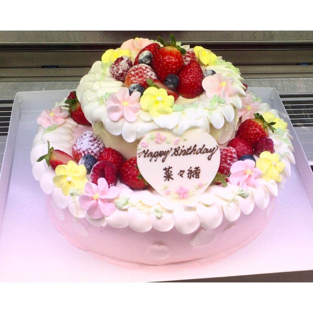 菜々緒さんのインスタグラム写真 - (菜々緒Instagram)「#主に泣いてます メンバー👺💖 ６年経っても毎年集まる素敵な大切な仲間たち😭✨初めてドラマに出た時から見守ってくれ、30歳を祝ってくれました🎂㊗️お陰様で本当に私は幸運で幸せ者です🤞勿論ダメなところや失敗もありますが、もっともっと成長して恩返ししたいと思います🙏❤️オリンピックイヤーに続編やりたいなー🌈  #主に泣いてます続編希望」10月29日 9時56分 - nanao_official