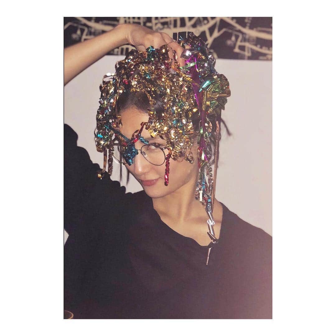 菜々緒さんのインスタグラム写真 - (菜々緒Instagram)「#主に泣いてます メンバー👺💖 ６年経っても毎年集まる素敵な大切な仲間たち😭✨初めてドラマに出た時から見守ってくれ、30歳を祝ってくれました🎂㊗️お陰様で本当に私は幸運で幸せ者です🤞勿論ダメなところや失敗もありますが、もっともっと成長して恩返ししたいと思います🙏❤️オリンピックイヤーに続編やりたいなー🌈  #主に泣いてます続編希望」10月29日 9時56分 - nanao_official
