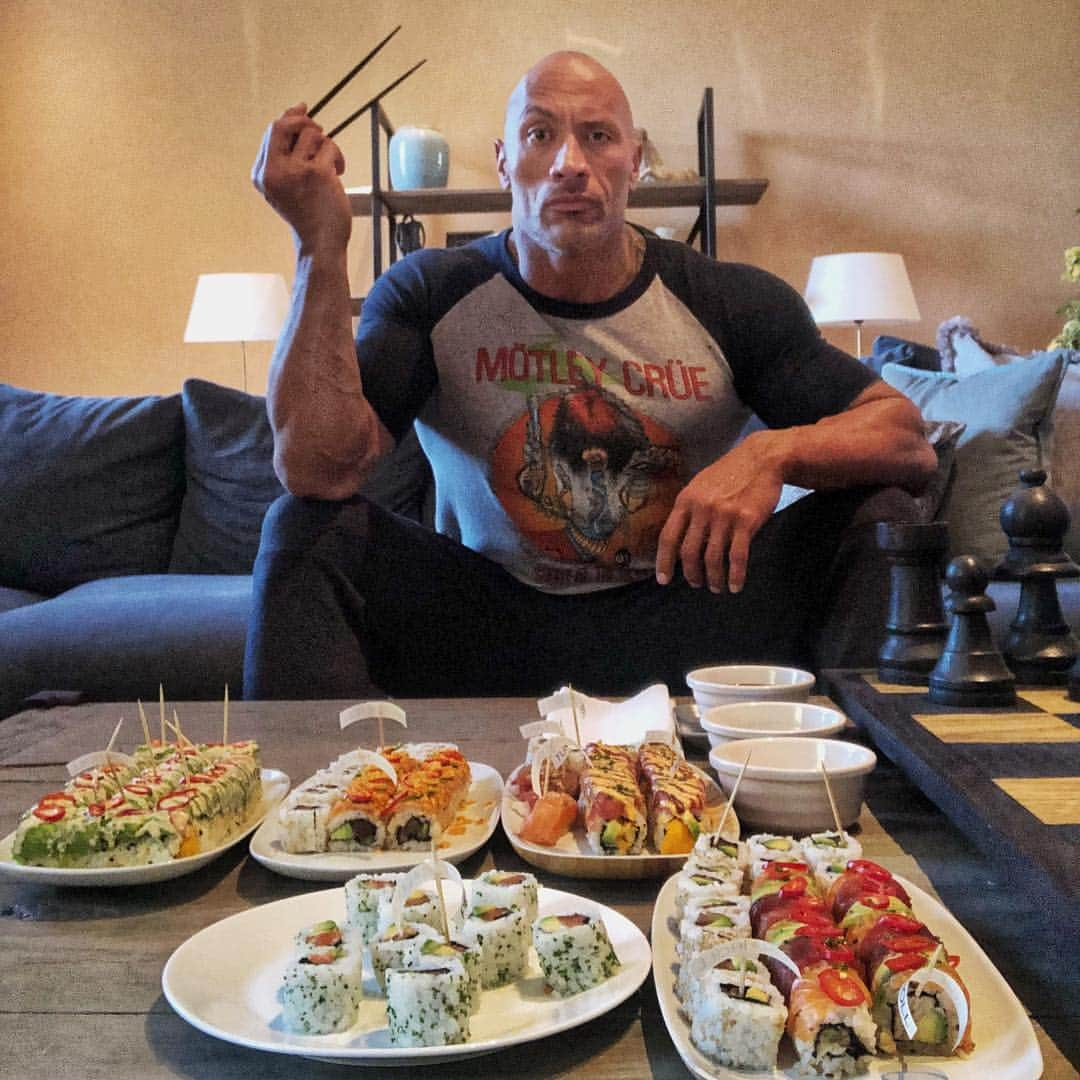 ドウェイン・ジョンソンさんのインスタグラム写真 - (ドウェイン・ジョンソンInstagram)「Eyebrow raised and chopsticks 🥢 ready.  The epic cheat meal #SundaySushiTrain 🍣 🚂 rolls on. And for the record, these chopsticks are personalized. I am not fucking around 😈  Enjoy your cheat meal my friends. #MyCrueGoesHard #CheatMealTime #SooshAndWooosabi」10月29日 10時03分 - therock