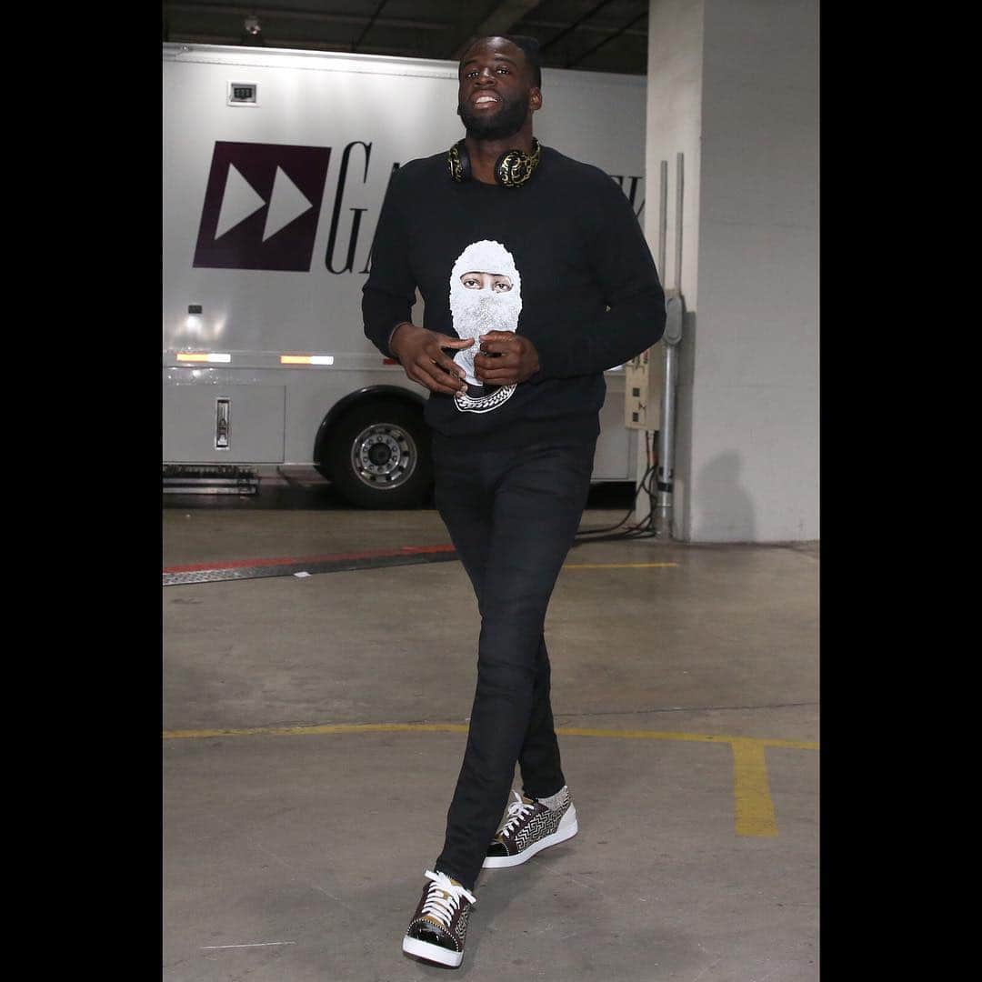 ドレイモンド・グリーンのインスタグラム：「....... at least that’s what it looks like I’m thinking 🤷🏿‍♂️🤷🏿‍♂️anyway good win tonight #Lucky7」