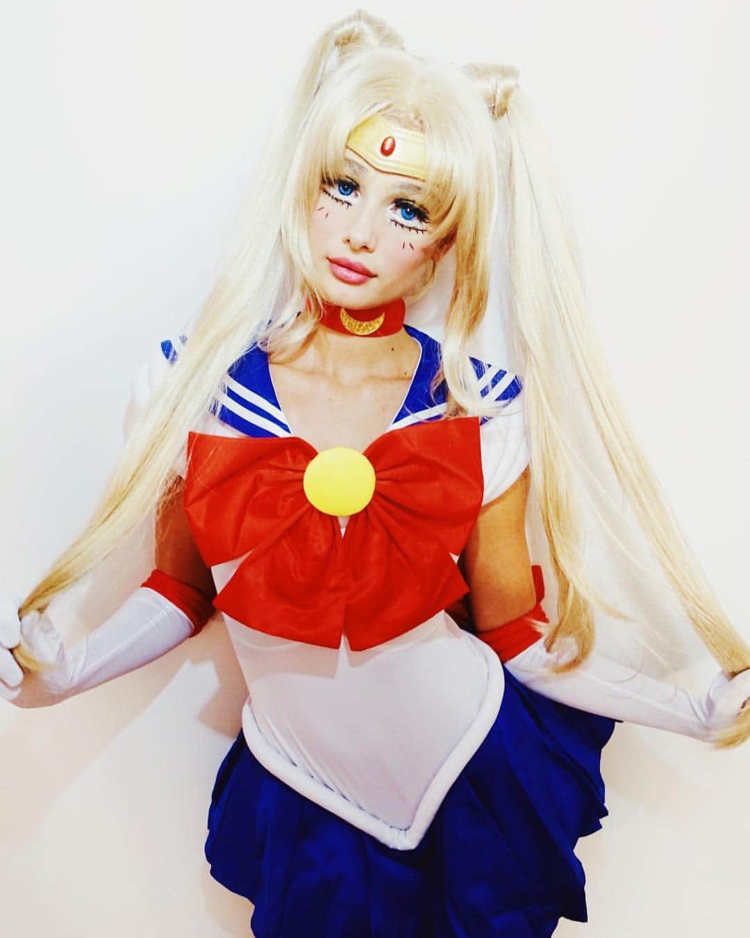 テイラー・ヒルさんのインスタグラム写真 - (テイラー・ヒルInstagram)「I am Sailor Moon, the champion of justice. In the name of the moon, I will right wrong and triumph over evil... and that means you! #HappyHalloween 🌙⭐️⚡️」10月29日 6時38分 - taylor_hill