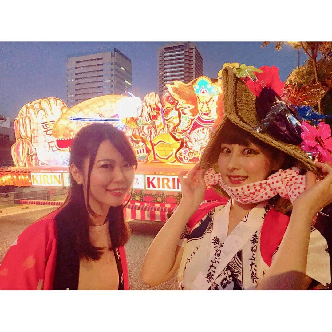 のインスタグラム：「東北復興大祭典なかの 生中継してきました🙌🎤 お祭りの生中継久しぶりっ✨ . お笑い芸人の #鳥居みゆき さんとご一緒に💓 . 秋田出身の鳥居さんは 東北復興に力を入れてらっしゃるそう！ . とっても気さくで素敵な方で 沿道の方たちからの声援も 凄かったです☻❣️ 私も大好きになっちゃいました😍 . 二人でねぶたの運行に行ったり 踊りを踊ったり 東北の名物を食べたり とっっっっても楽しい2時間🙏 . 東北の魅力ばっちり 伝わったのではないでしょうか？！ . 群テレ時代には 太田のねぷた祭にもずっと参加してたので ねぷたもねぶたも両方経験出来て 青森のお祭りマスターになれそうです🙋‍♀️笑 . 来年も参加したいなぁ😌🍀 . #東北#復興#東北復興#東北復興大祭典#東京#中野#青森#秋田#宮城#山形#岩手#物産#グルメ#食べ歩き#祭#ねぶた祭#跳人#生中継#フリーアナウンサー#アナウンサー」