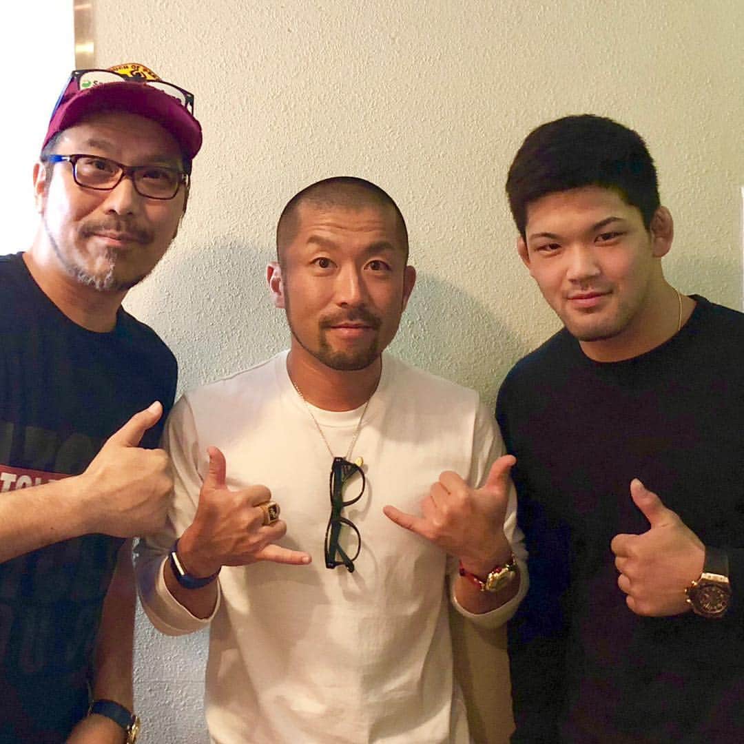 のインスタグラム：「ケツメイシ LIVE 2018 お義兄さん!! ライナを嫁にくださいm(_ _)m in メットライフドーム！ @daizo_jisan_japan @konnotoshiaki  ドモアリガット！！ #ケツメイシ#大蔵じいさん#ドモアリガット#初#ドーム#ライブ#始球式#サミーファン#メットライフドーム#ライナ#西武ライオンズ#おかわりくん#ジュリー現象#歌いなよ#イタリア#ミラノ#ウォッチ#アトム#腕時計#アーティスト#サッカー#柔道#野球#チャンピオン#覚悟はいいか#ktm#live#champion#training#music」