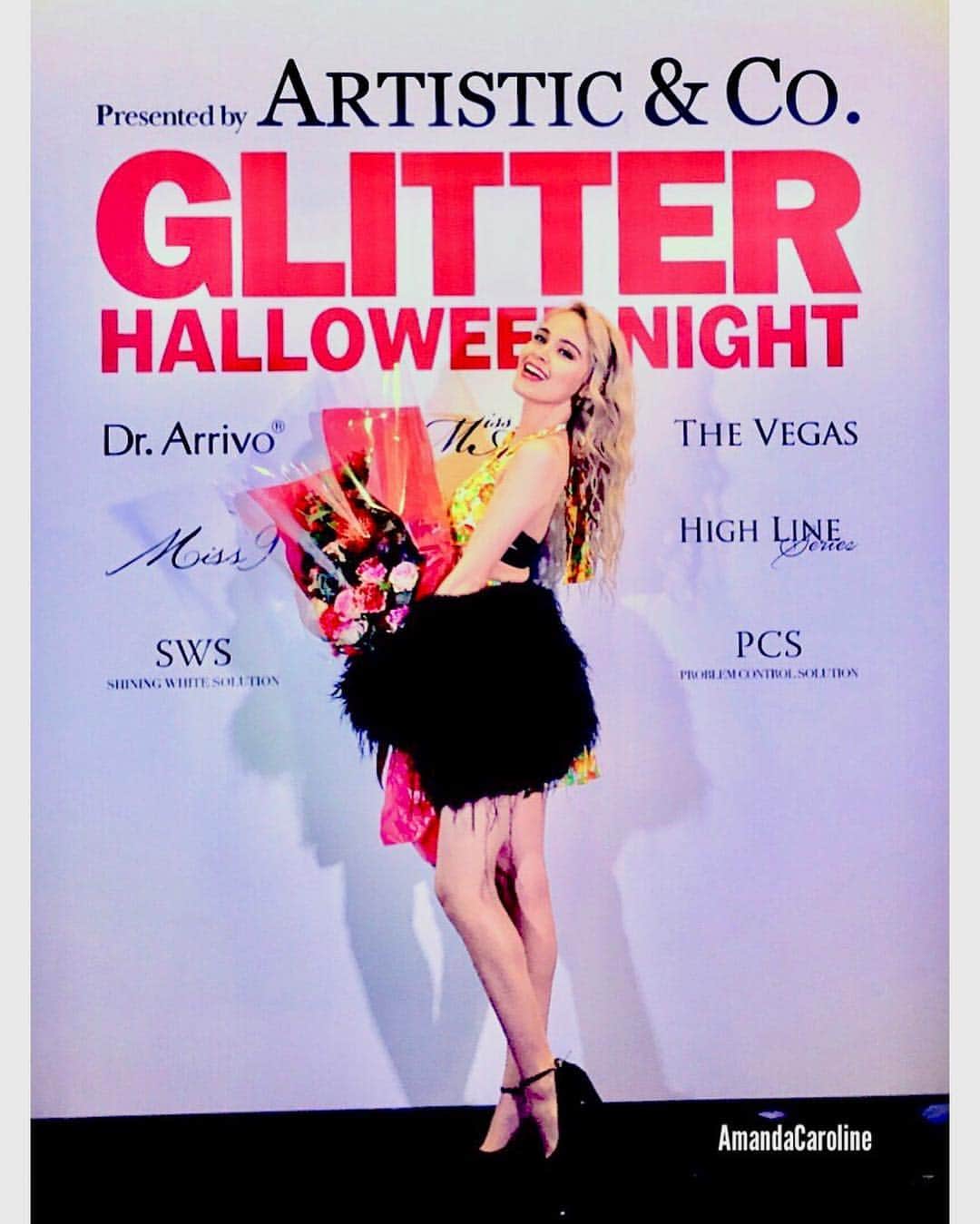 アマンダのインスタグラム：「@artistic_beaute_ から花束💐💕すっこく素敵❤️ ありがとうございました🌸 . . . . #glittermodel #GLITTERgirl #glittermagazine #GLITTER  #fashion #halloween #amanda #amandacaroline #model  #glitterhalloweennight #ithalfys #makeup #show #glitter_amandacaroline」