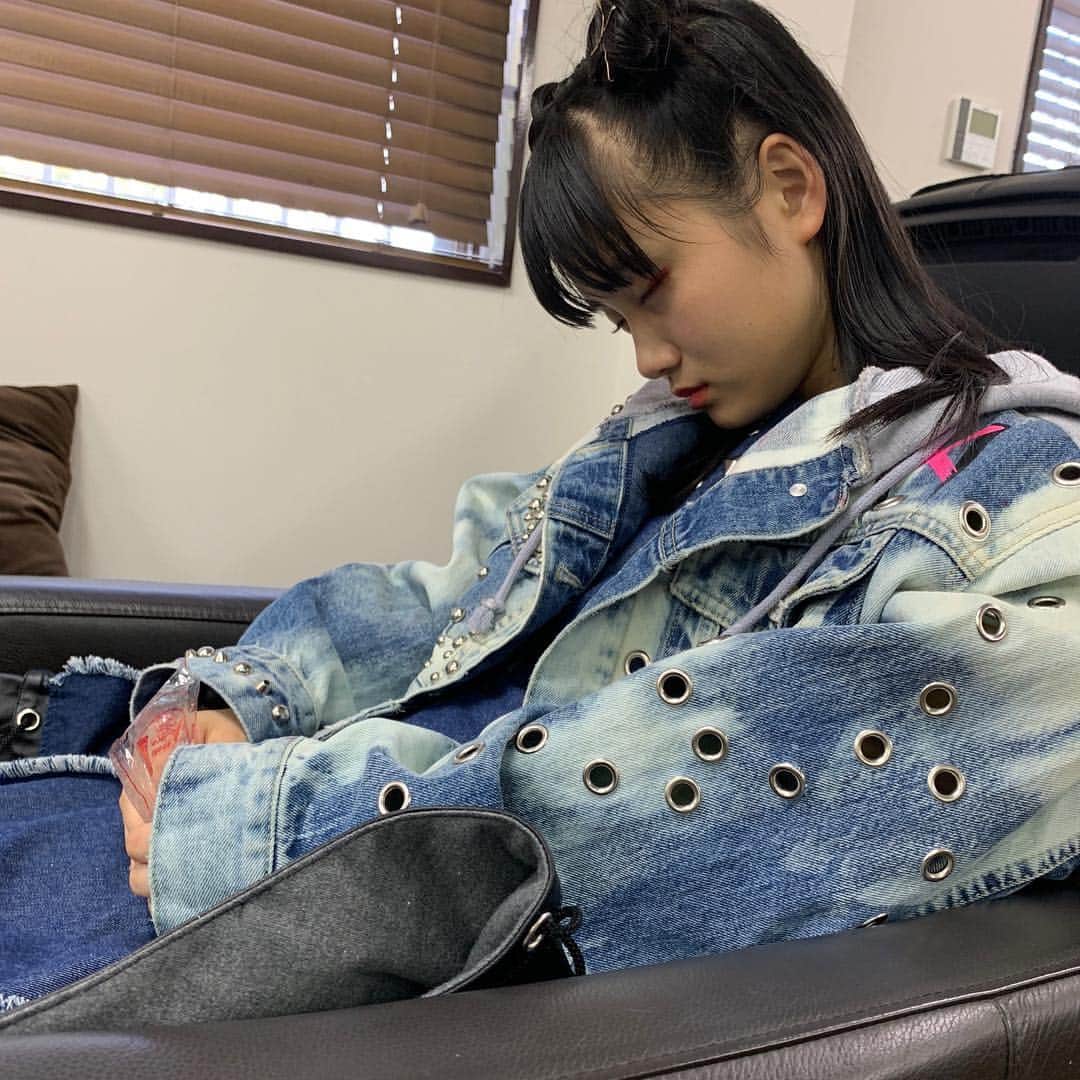 ばってん少女隊さんのインスタグラム写真 - (ばってん少女隊Instagram)「無事完食してスヤ〜(_ _).｡o○ #西垣有彩 #ばってん少女隊 #ばっしょー #BDM #スタプラ #寝顔ハンター #みなさん午後からもがんばりましょう」10月29日 12時02分 - but_show.insta