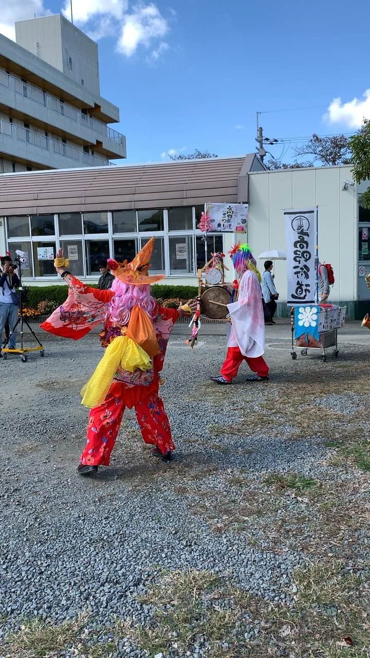 instameetuposakaのインスタグラム：「チンドン屋さん」