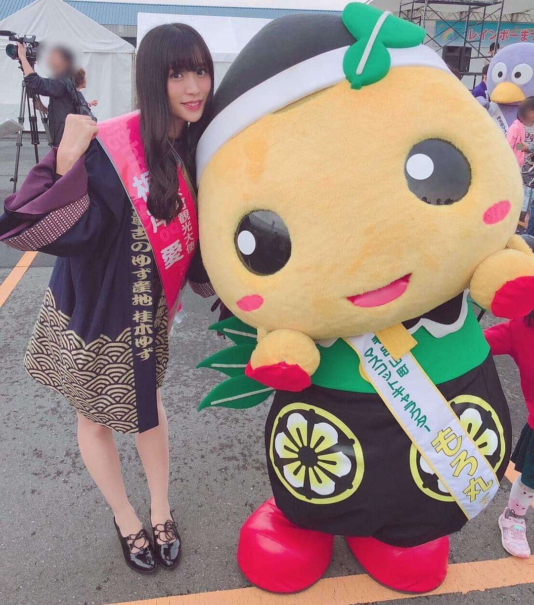 根岸愛のインスタグラム：「うちのもろ丸が1番可愛いだろjk もろ丸くん本当に好き...🤤💕 可愛いでございましょ。 我らが埼玉の星コバトン様も 見切れておるね🐤 #毛呂山町観光大使 #毛呂山町 #もろ丸くん #もろ丸」
