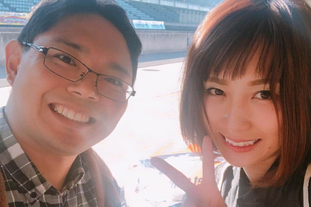 岩田亜矢那さんのインスタグラム写真 - (岩田亜矢那Instagram)「GOODRIDE presents　 セントラルラジアルチャレンジ2018(๑>◡<๑) ・ ・ 参戦してきました！！！ ・ ・ KSinternationalさんのエアロを 装着してから始めてのレース(๑>◡<๑) ・ ・ フリーと予選では 色々と様子を見つつでしたが、 車が安定しててカーブも曲がりやすく、 最高速も以前より伸びおりました！ ・ ・ かっこいいだけではなく しっかりパワーアップしてて感激でした！ ・ もっと練習してコンディションに慣れたいと思います(๑>◡<๑) ・ ・  いつもいつも 決勝レースのスタートが苦手で 一人だけ、とろとろちまちまスタート なのですが、 今回は左足でブレーキしっかり踏んで 右足でアクセル2000回転ぐらいキープして スタートしたら左足を離しるという 私の中で、かなりの難しい技に挑戦してみました(｀・ω・´) ・ ・ 見事に、少しみんなより遅いかな？くらいでスタートすることができました！ ・ ・ ①コーナーはやっぱり怖いけど、 10ラップ完走して、15位中9位 フィニッシュでした！ ・ ・ GOODRIDEブースも 松本さんと一緒に、あいりはん ななちゃんとPRさせて頂きました^_^ ユーザーさん増えてきて嬉しいです♡ ・ ・ 応援に沢山の方が駆けつけて 頂きました^_^ 幸せ^_^ 本当にありがとうございました！ ・ ・ #umedesign  #KamuiProduce  #D2JAPAN #HALSprings #NUTEC #DIXCEL #ksinternational #GOLFEED #小田歯科医院 #STARDRIVE #VERSUS #NeeDS #ANDARE #ケイアイディ行政書士事務所 #Souleater #FieldWorks #LaLaSweet」10月29日 12時31分 - ayana1113