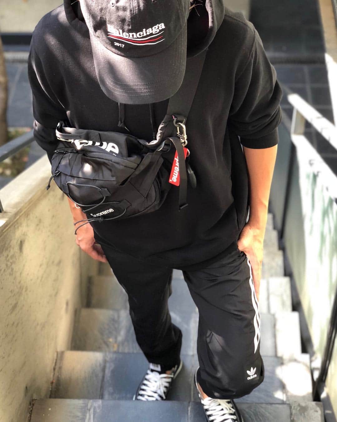 tky1098のインスタグラム：「code☻ #balenciaga #supreme #adidasoriginals #uniqlo #converse #allstar #supremelouisvuitton」