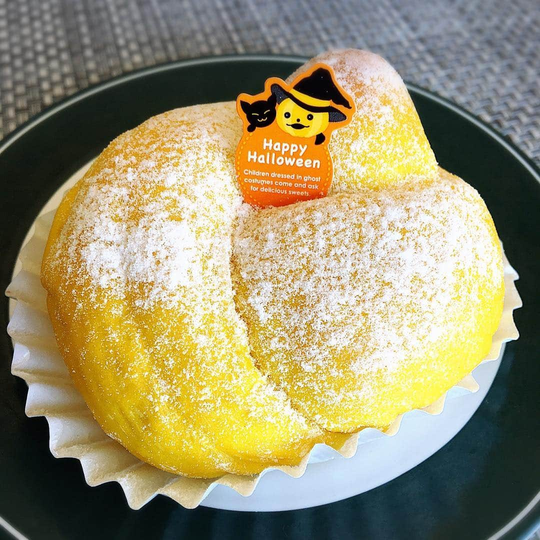 朝岡実嶺さんのインスタグラム写真 - (朝岡実嶺Instagram)「🎃かぼちゃパン🎃 #かぼちゃパン  #punpkinbread #halloweensweets」10月29日 12時46分 - mirei_asaoka