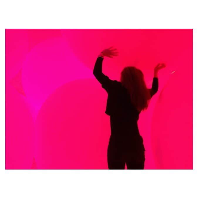 荒牧陽子のインスタグラム：「. ✰︎ディナーショーのお知らせ2✰︎ ┈︎┈︎┈︎┈︎┈︎┈︎┈︎┈︎┈︎┈︎┈︎┈︎ 2018年12月4日(火) 埼玉グランドホテル深谷（埼玉県） グランドライブ MONOMANE&DINNER ものまねライブ 荒牧陽子&ビューティーこくぶ . ライブ前お食事18:00 / ライブ後お食事20:30 ライブ19:00〜 会場：埼玉グランドホテル深谷 料金：15,000(サービス料・お食事・税込) ご予約・お問い合わせ： 埼玉グランドホテル深谷 〒366-0824 埼玉県深谷市西島町1−１−１３ 048-571-2111(予約センター) https://www.saitamagrandhotel.com/fukaya/event/2018/10/post-12.html ◇ ビューティーこくぶさんの歌を聞けるの楽しみ！ お近くの方は是非遊びに来てくださいね！ ┈︎┈︎┈︎┈︎┈︎┈︎┈︎┈︎┈︎┈︎┈︎┈︎ #me #チームラボ #チームラボプラネッツ #不思議空間 #ディナーショー」