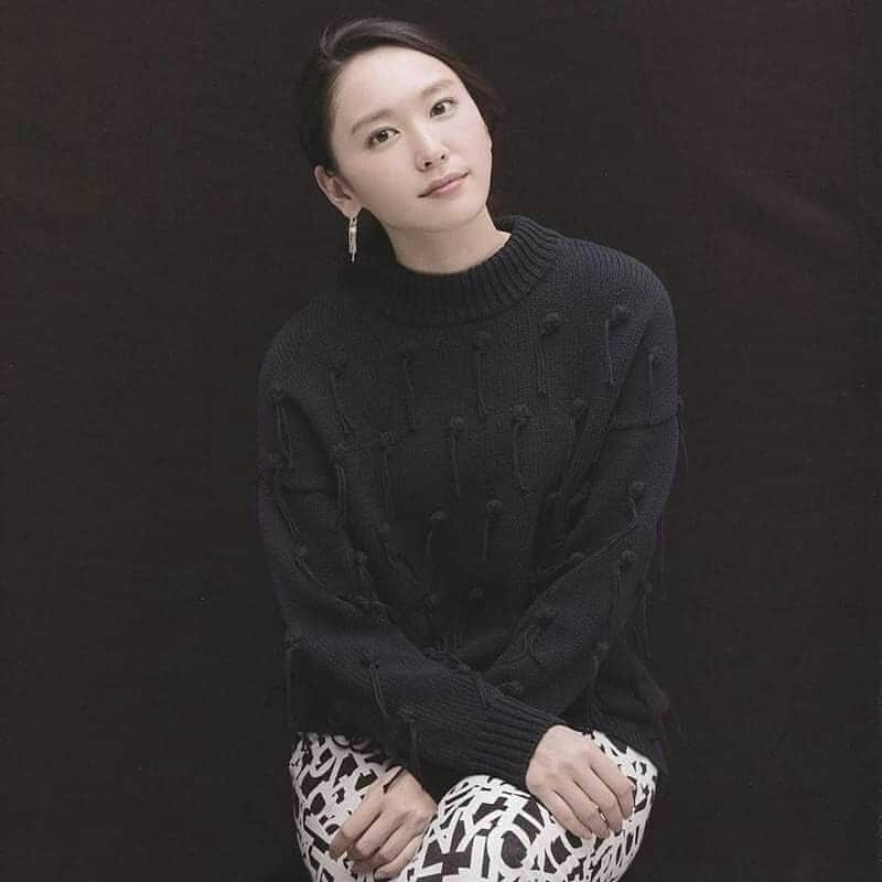 新垣結衣　ファンアカウントのインスタグラム：「上半身しか見えてなくてもスタイル良いってわかる！ #新垣結衣#新垣結衣好きな人と繋がりたい」