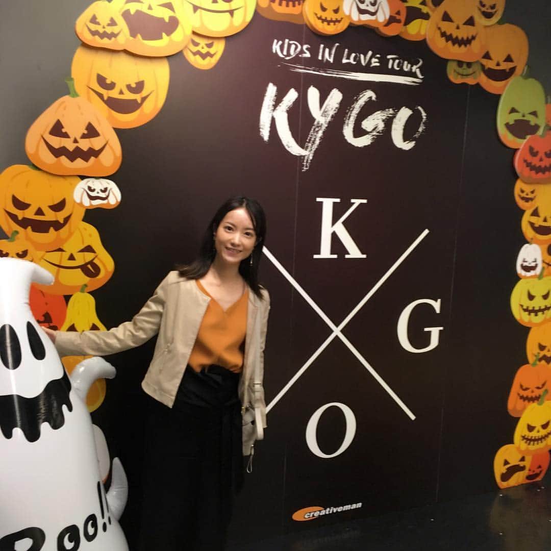 天明麻衣子さんのインスタグラム写真 - (天明麻衣子Instagram)「KYGOの来日公演でさいたまスーパーアリーナへ！  ゲストのDON DIABLOから観てましたが、いかんせん体力がないので、上の方の席でまったりと(^^;; でも好きな曲ばかりで大満足でした💓特にstargazingとか！  #kygo #kygomusic #dondiablo #さいたまスーパーアリーナ」10月29日 17時11分 - maiko_temmei