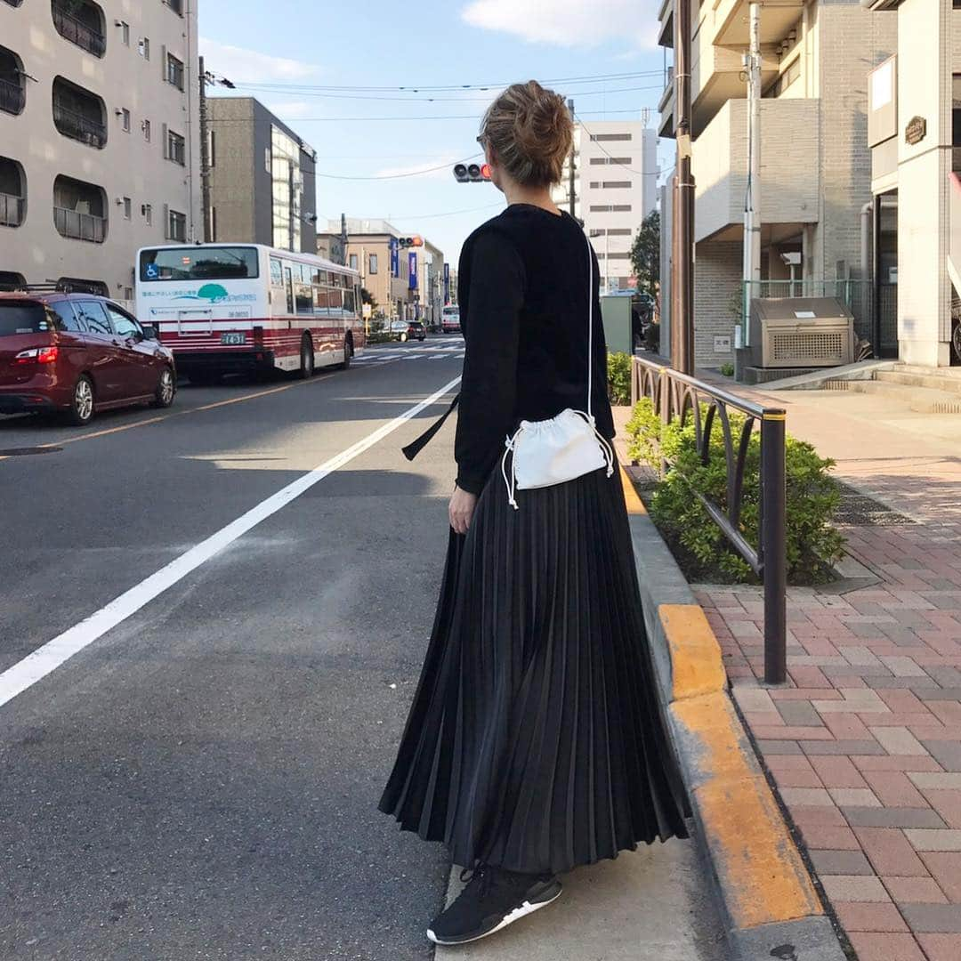 森田えりかさんのインスタグラム写真 - (森田えりかInstagram)「一つ前に載せたスカラップポシェット阪急バージョンのサイズ感をお伝えしようと思い、もう一度。伝われば何よりです。お客さまにも実際に11/7〜の阪急イベントで試着して頂けるので是非来てください。 また、ヘアーアクセサリーについても載せて行きます！ イベントについての詳細は阪急うめだラドロー直通電話まで！(066-313-7894)」10月29日 17時40分 - erikaricottamelon