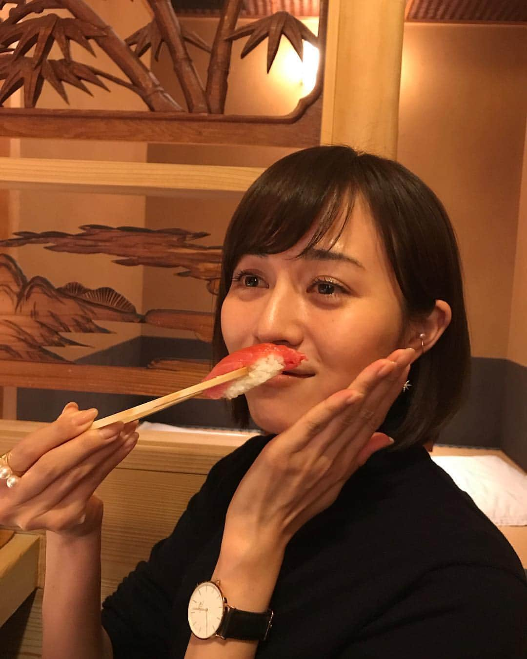 比嘉愛未さんのインスタグラム写真 - (比嘉愛未Instagram)「あぁ、、 好きすぎて鼻から吸えそう笑 #お鮨」10月29日 18時20分 - higa_manami