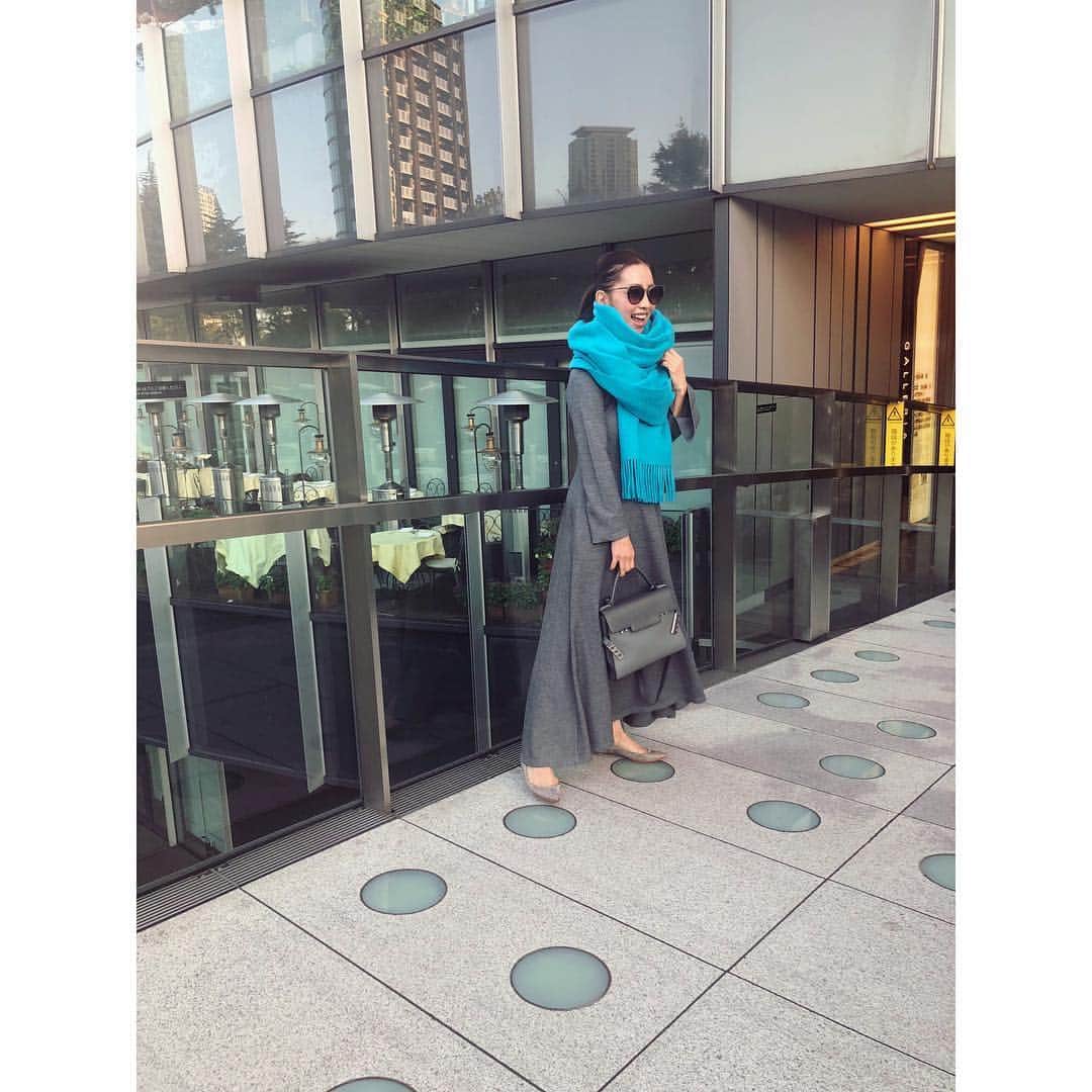 のインスタグラム：「✴︎ @bayflow_inc × @wakanozawa 👗 . 選びきれず… グレーとパープル2色ゲット💗 . 私は161cmでSサイズにしましたが、 フラットシューズやスニーカー合わせもできるし、 着心地も良くてヘビロテ間違いなし😍 . 合わせたストールは  @asaucemeler の @ronhermanstore 別注 ターコイズです🧣✨ . . #outfit #fashion #ootd #coordinate #stylepost #ootd_cob #instafashion #instadaily #instalike #instagood #instapic #bayflow #delvaux #christianlouboutin #asaucemeler  #ronherman #コーディネート #コーデ #今日のコーデ #ファッション #秋コーデ #ベイフロー #野沢和香 #アソースメレ #ロンハーマン」