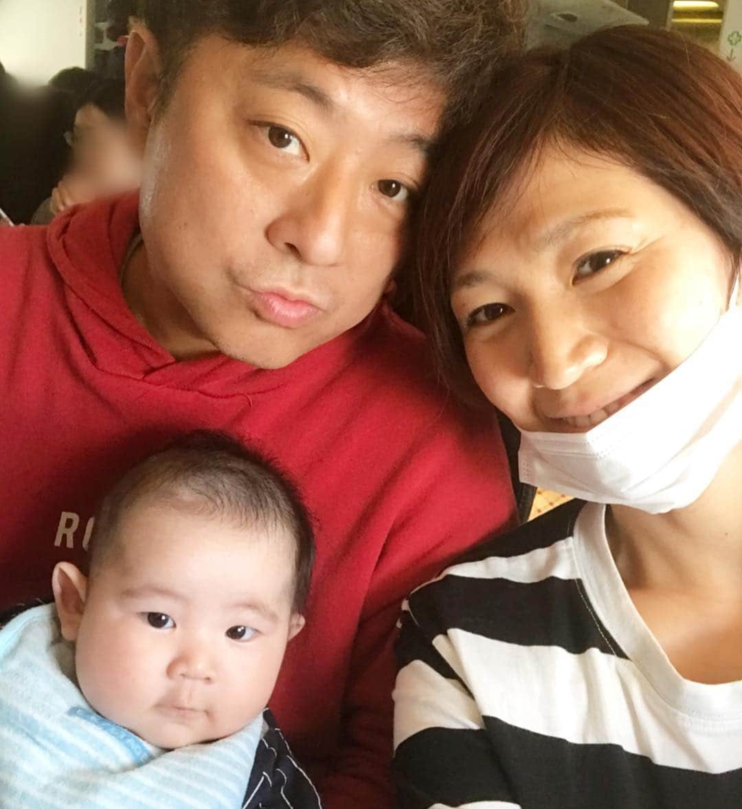 高橋みゆきさんのインスタグラム写真 - (高橋みゆきInstagram)「心ノ祐👶初沖縄🌺初飛行機✈️ メイちゃんと初対面❤️兄ボウズ初抱っこ👌 #沖縄 #結婚式 #またゆっくり来たい #メイ姫 #エクボあるし #可愛いすぎた #うちより2ヶ月年上 #なのに心ノ祐のほうが1kg以上重い #ムチムチ #たまらん」10月29日 21時33分 - shin_miyukichi