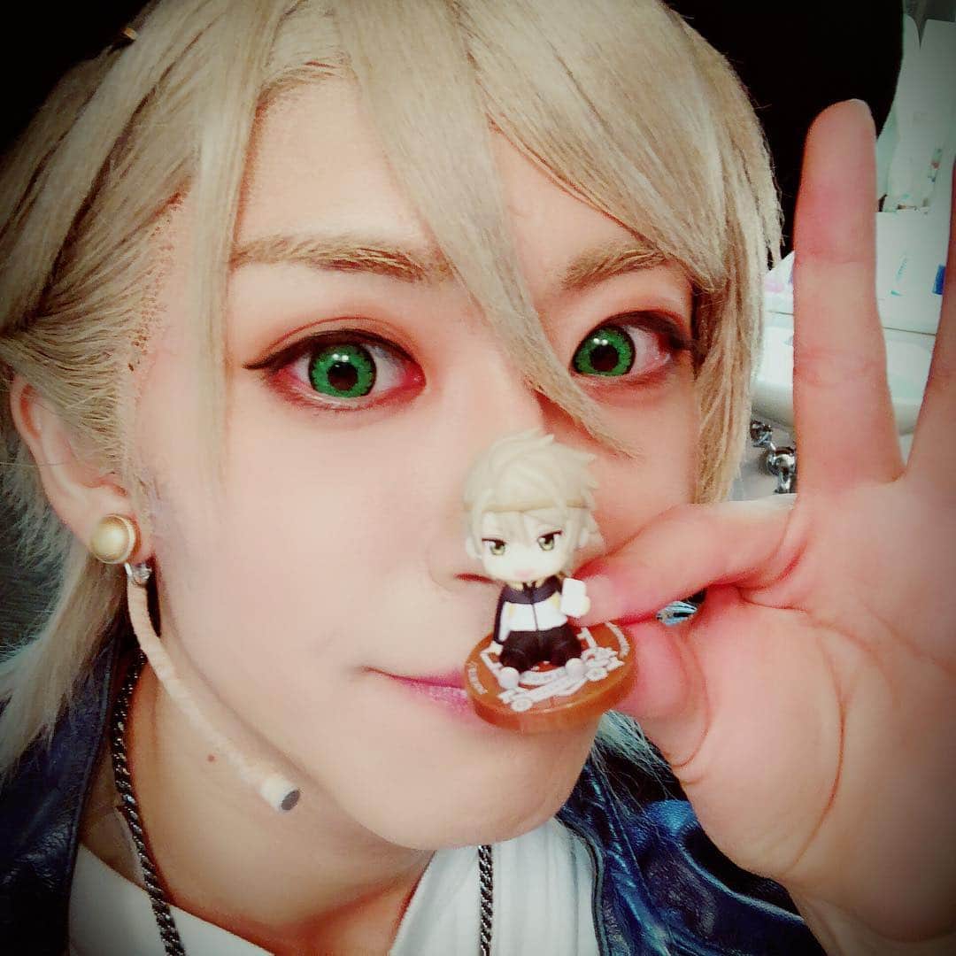 赤澤燈のインスタグラム：「今日は休演日 明日からまた凱旋公演楽しみますっ🌺🌺🌺 おやすみ〜 #A3 #エーステ #カズナリミヨシ #ピコ」