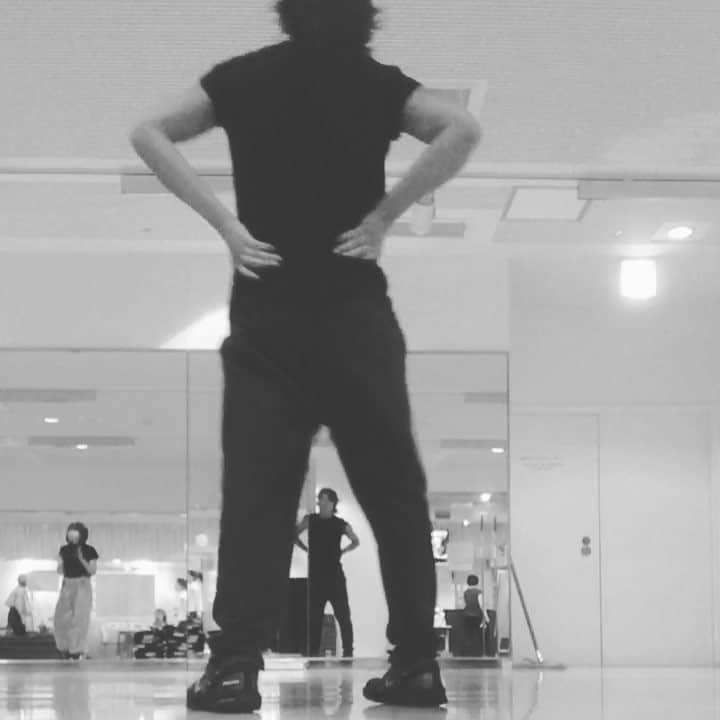 小林宏一のインスタグラム：「ダンスレッスンしてきましたー 全然上手くないけど… もっと練習しなきゃ😣 #ダンス#ロックダンス」