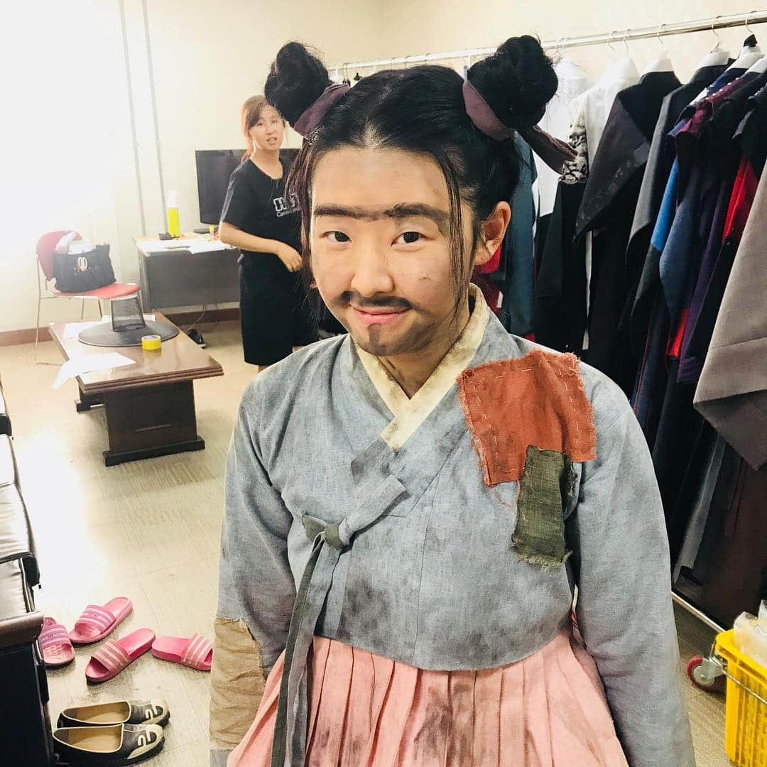 ナム・ジヒョンさんのインスタグラム写真 - (ナム・ジヒョンInstagram)「#백일의낭군님 진짜 솔직히 송주현 사람들 진짜 러블리 그 자체가 아니면 뭘까 심각하게 고민된다....! 휴우 진짜 빠져나올수가 없네🤦🏻‍♀️ #사랑해요끝녀구돌아전 #송주현어벤져스 #나만멀쩡해서미안혀ㅠㅠ」10月30日 0時30分 - hyuniiiiiii_95917