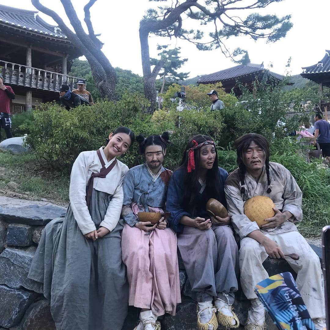 ナム・ジヒョンさんのインスタグラム写真 - (ナム・ジヒョンInstagram)「#백일의낭군님 진짜 솔직히 송주현 사람들 진짜 러블리 그 자체가 아니면 뭘까 심각하게 고민된다....! 휴우 진짜 빠져나올수가 없네🤦🏻‍♀️ #사랑해요끝녀구돌아전 #송주현어벤져스 #나만멀쩡해서미안혀ㅠㅠ」10月30日 0時30分 - hyuniiiiiii_95917