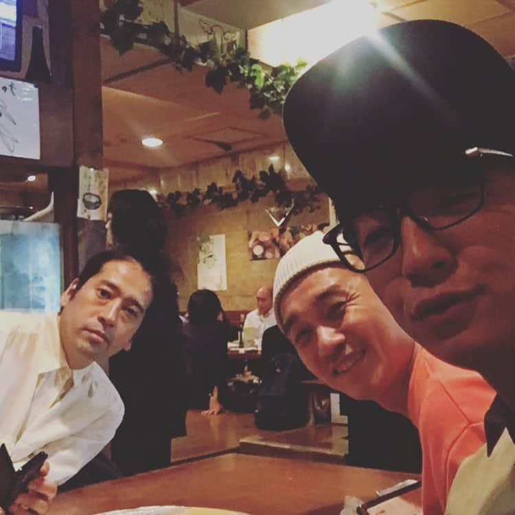 向井慧さんのインスタグラム写真 - (向井慧Instagram)「仕事終わりのご飯。 #又吉さん #児玉さん #あとは寝るだけの時間 #毎回プデチゲ食べに行く #今日もプデチゲ #前回もプデチゲ #前々回もまたそのまた前の回も #プデチゲ #又吉さんの異常な #プデチゲ愛 #でも結局美味しくて食べちゃう #また2週間後もおそらくプデチゲ」10月30日 1時00分 - p.mukai_satoshi