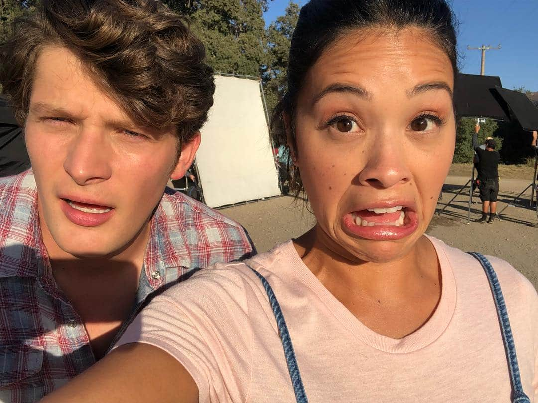 ジーナ・ロドリゲスさんのインスタグラム写真 - (ジーナ・ロドリゲスInstagram)「The suns too big. #season5 #RememberToVote」10月30日 1時54分 - hereisgina