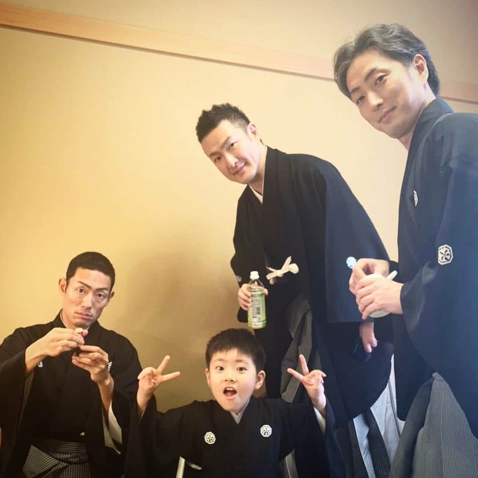 中村獅童さんのインスタグラム写真 - (中村獅童Instagram)「南座新装会場式では大好きファミリーと楽屋もご一緒させていただきました。 #中村勘九郎 #中村七之助 #中村勘太郎 #獅童」10月30日 14時06分 - shido_nakamura