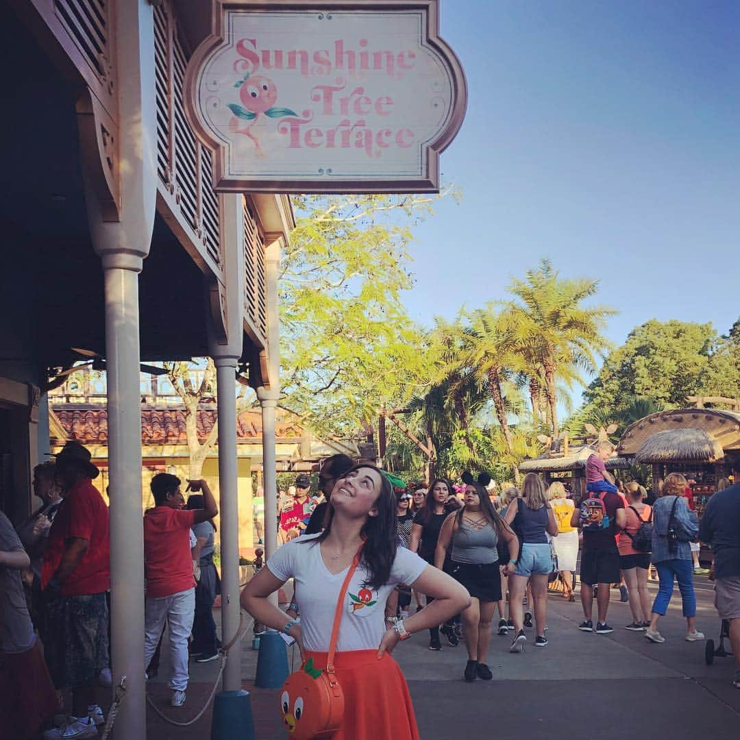 アナスタシア・カヌーシオのインスタグラム：「Just a few of my favorite moments from last night! Mickeys Not So Scary Halloween Party 2018 was a success! ❤️🎃😭✨」