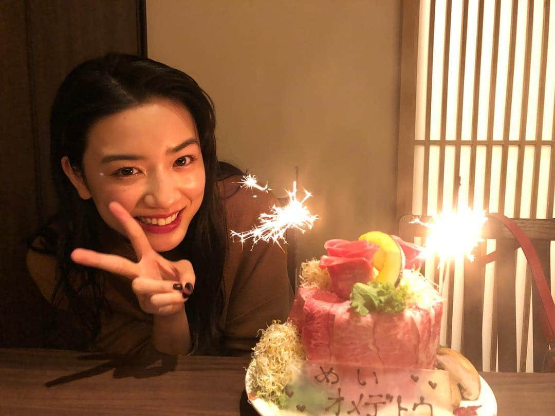 岡崎紗絵さんのインスタグラム写真 - (岡崎紗絵Instagram)「ちょっと前にめいのお誕生日をお祝い✌︎ 久しぶりに会えて嬉しくてにこにこ☺︎話止まらなかった☺︎ 楽しかったね〜  #ぼくやり #永野芽郁 #19歳になりました #おめでとう #そして #これからもよろしく #みおは残念ながら来れなくなっちゃってまた今度」10月30日 11時36分 - sae_okazaki