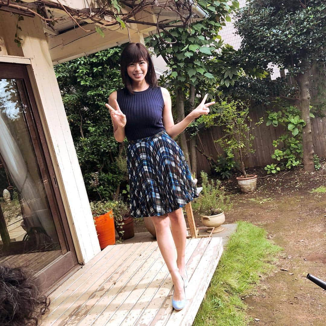 わちみなみのインスタグラム：「本日発売のSPA!ぜひみてね🍠✨﻿ ﻿ SPA!では四季に一回掲載していただいていて、、季節を感じるグラビアを見守っていただければなあと思います🌼！﻿ ﻿ ともあれ？﻿ 本当に、わたし風邪ひかなさそうな見た目だ！！笑﻿ ﻿ またオフショットあげるね😄﻿ ﻿ #SPA! #オフショット #わちみなみ﻿ #グラビア #撮影 #衣装 #ノースリーブニット #チェック柄 #グラビアあるある」