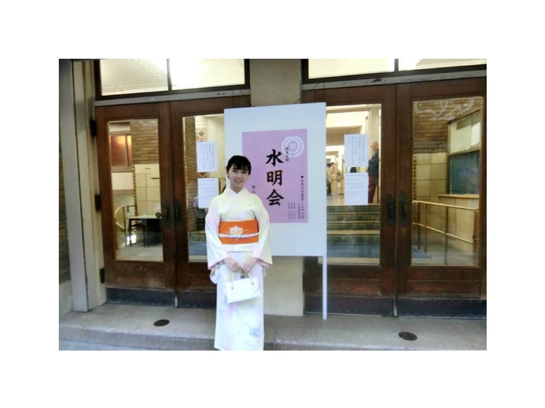 のインスタグラム：「朱色の塩瀬の染め帯を締めて水明会へ。 もみ蝶さんがお美しい✨眼福です。感謝。 #kimono #kimonocordinate #japanesekimono #japanesetradition #beautifultradition #lovekimono  #instakimono #suimeikai #pontocho #kyoto  #水明会 #先斗町  #お着物 #お着物コーディネイト #日本の伝統 #守るべきもの #帯とお着物 #帯締めと帯揚げ  #組み合わせが楽しい  #ぎをん齋藤 さん #きねや さん #井澤屋 さん #伊と忠 さん  #亜紀の和装記録」
