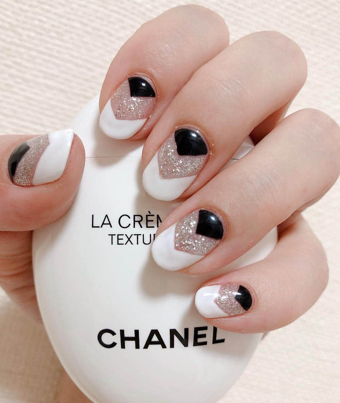 平野ノラさんのインスタグラム写真 - (平野ノラInstagram)「ニューネイル💅  #ネイル #ラクレームマンリッシュ  #CHANEL #あやちゃんからプレゼント #さわさんネイルありがとう #OKバブリー #平野ノラ」10月30日 23時16分 - noranoranora1988