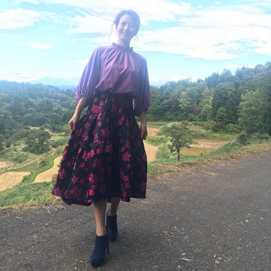 馬場典子さんのインスタグラム写真 - (馬場典子Instagram)「ブラウス#ikka @ikka_official 刺繍スカート、ブーティ#randa @randa_pic ピアス#imac #タベサキ #衣装」10月30日 16時10分 - baba_channel