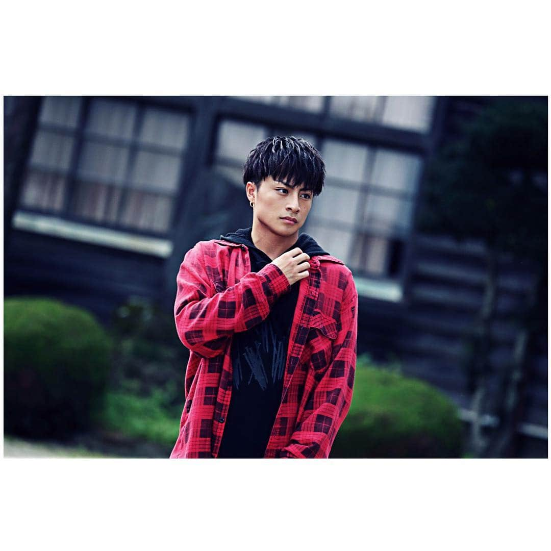 白濱亜嵐さんのインスタグラム写真 - (白濱亜嵐Instagram)「『少年』明日発売です🙌 #GENERATIONS #少年」10月30日 16時53分 - alan_shirahama_official