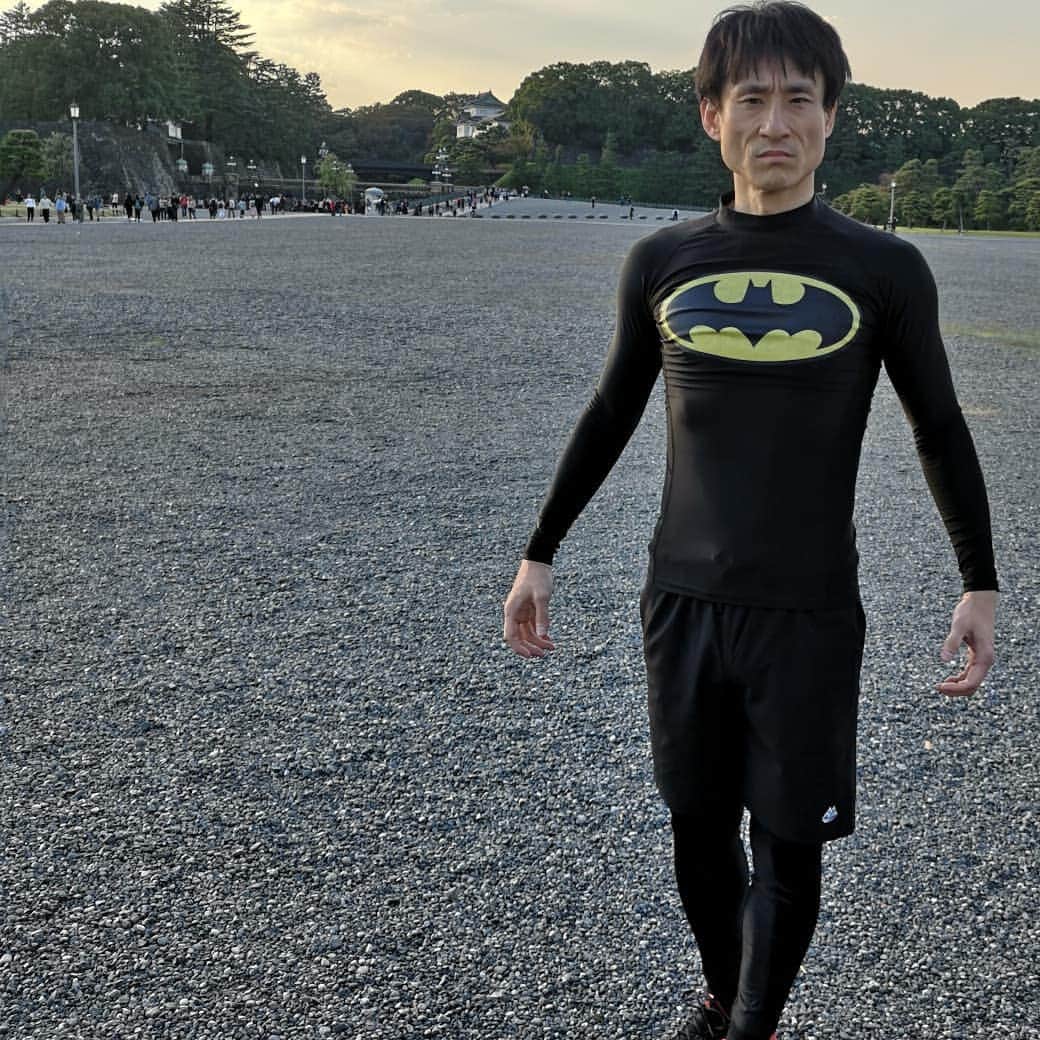 なだぎ武さんのインスタグラム写真 - (なだぎ武Instagram)「バットスーツで皇居ラン  #バットマン  #ボディメーカー  #ランニング男子」10月30日 18時30分 - nadagigigi